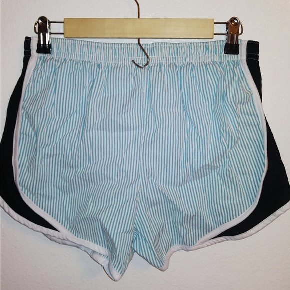 Royce Shorts - Picture 2 of 3